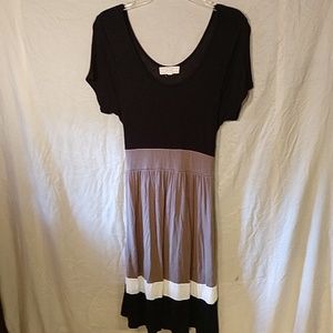 Black and tan comfy dress